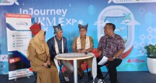 Foto Bupati bersama dengan peserta lainnya